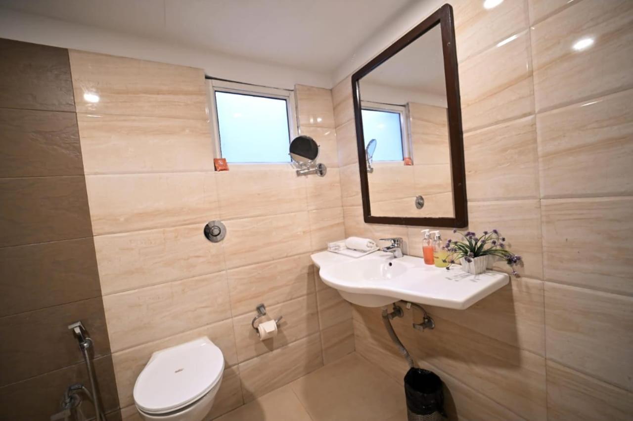 Hotel Prag Continental Guváhátí Exteriér fotografie