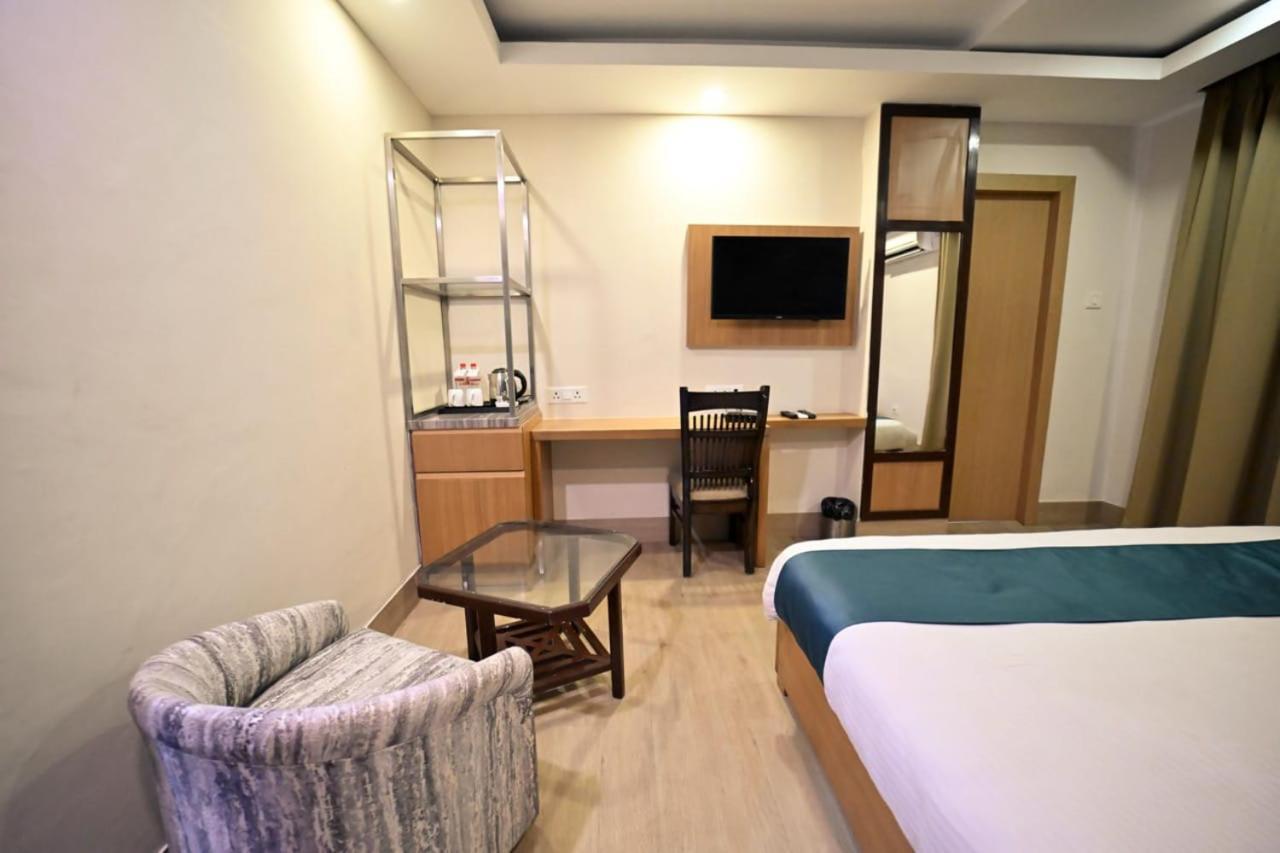 Hotel Prag Continental Guváhátí Exteriér fotografie
